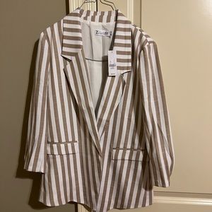 Beautiful blazer!! Never worn. Lightweight